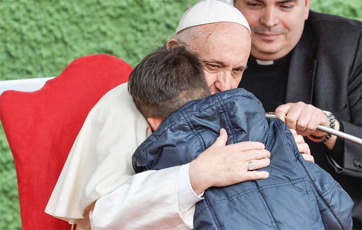 Nino pregunta al Papa Francisco si su Papá está en el Cielo